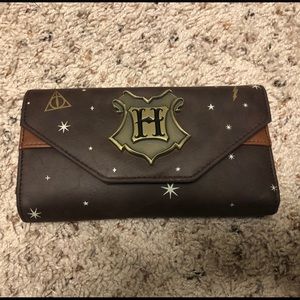 Loungefly Harry Potter Trifold Clasp Wallet